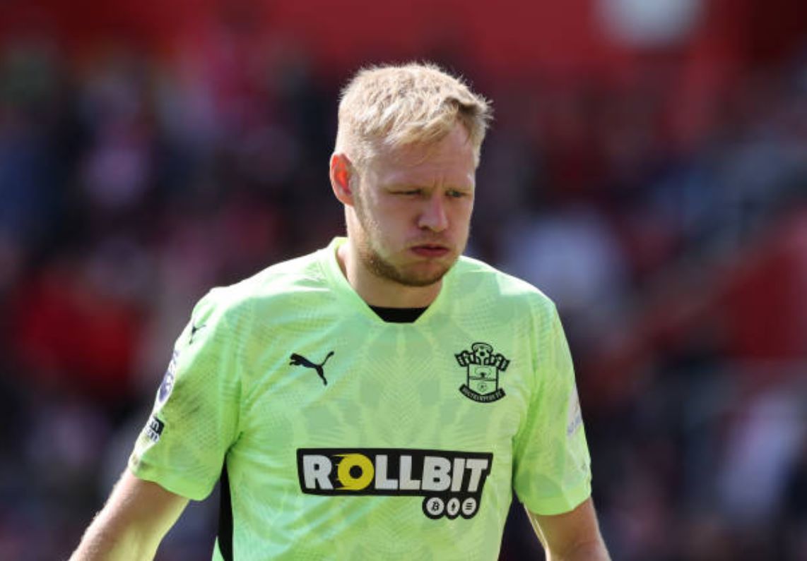 Ramsdale cùng Southampton trải qua thất bại trước Man United.
